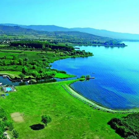 Lovely Holiday In Castiglione Del Lago On The Lake 펜션